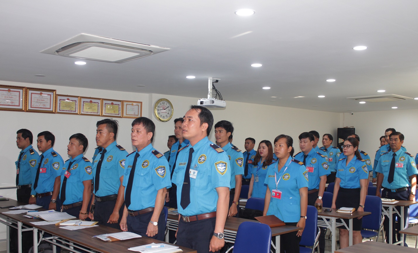 Nộp hồ sơ xin việc tại Bảo vệ Ngày & Đêm