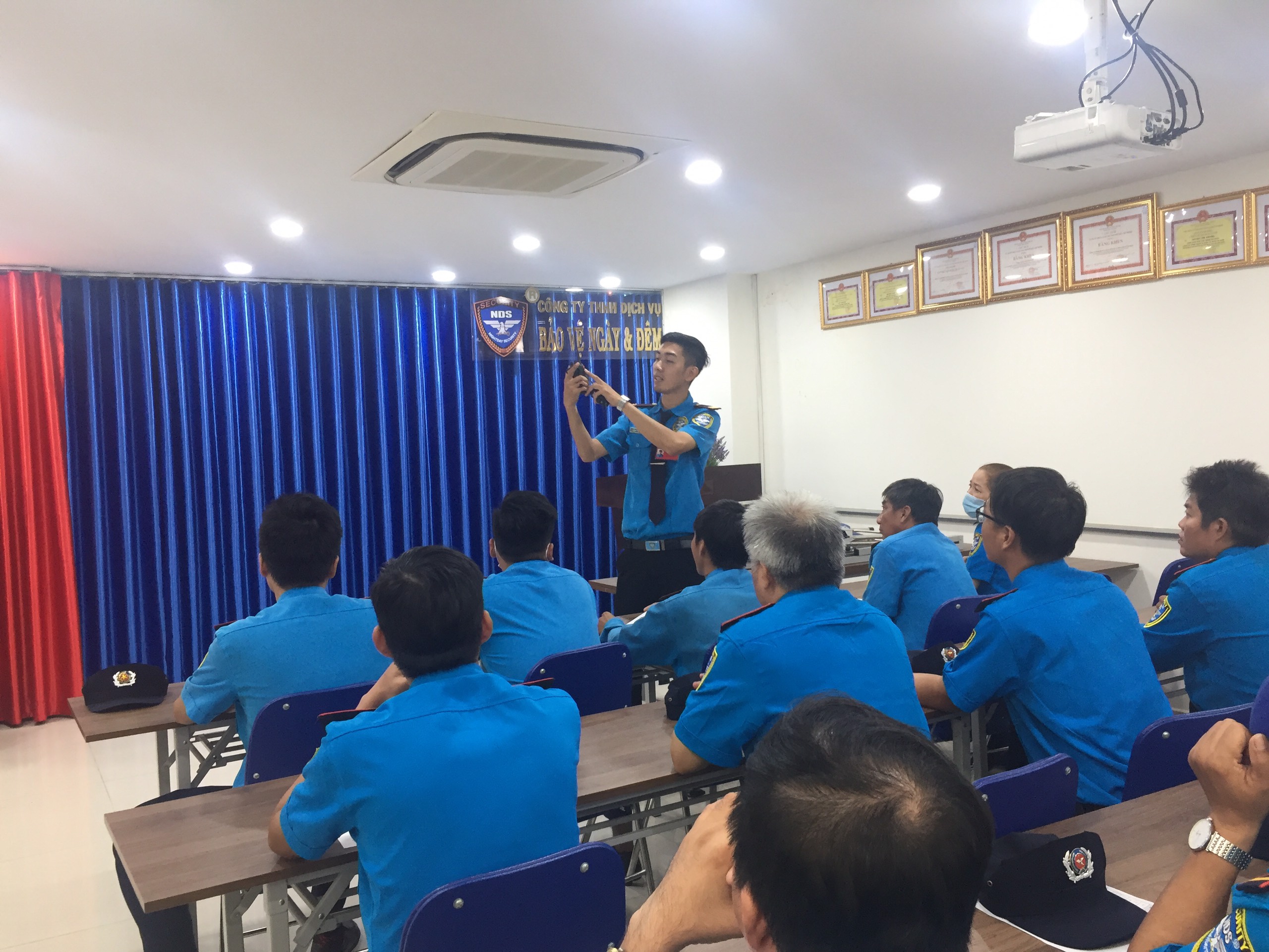 Đào tạo cách sử dụng công cụ hỗ trợ