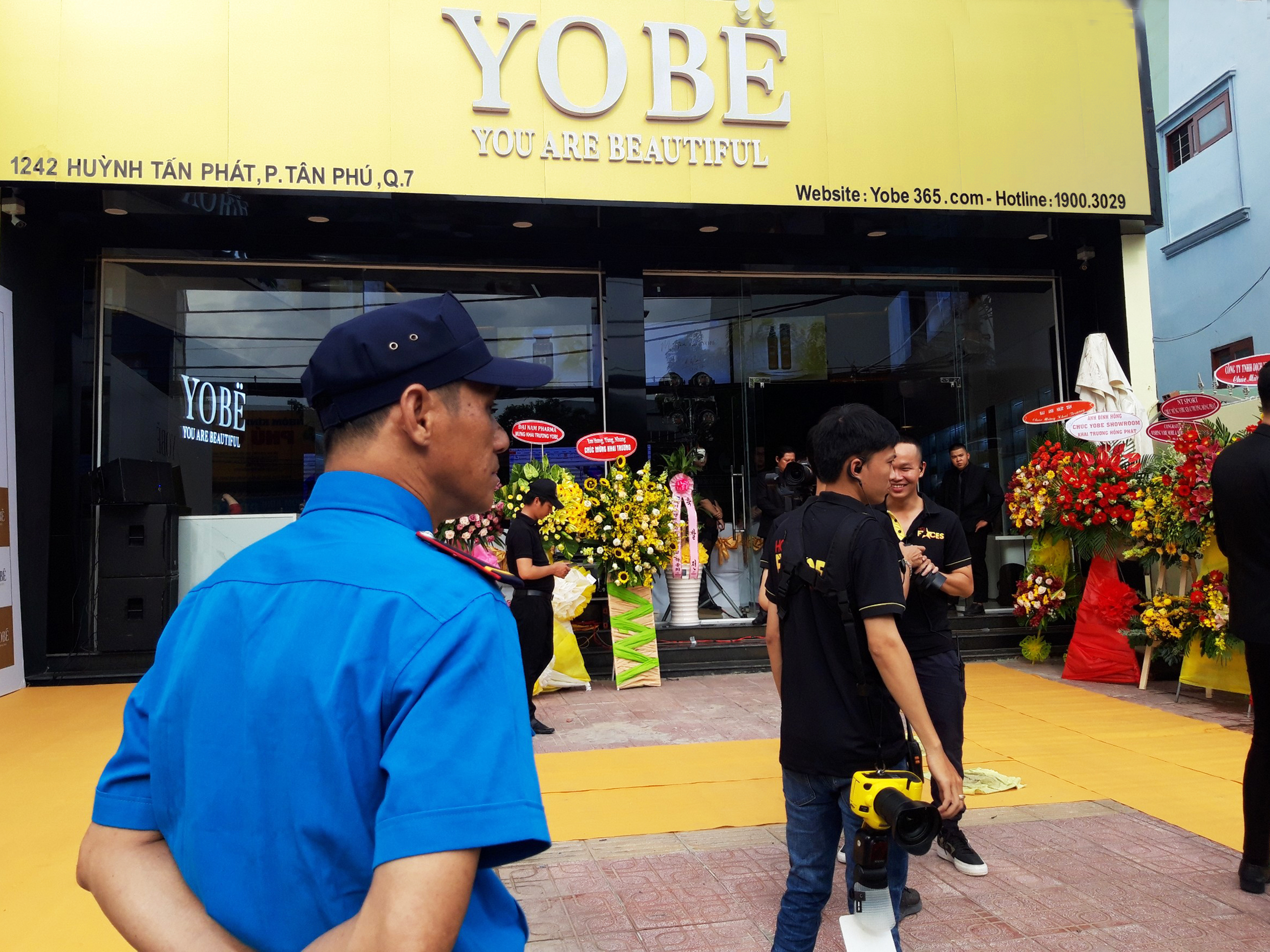 nhân viên Bảo vệ Ngày và Ddêm có mặt tại mục tiêu từ sớm đảm bảo công tác an ninh