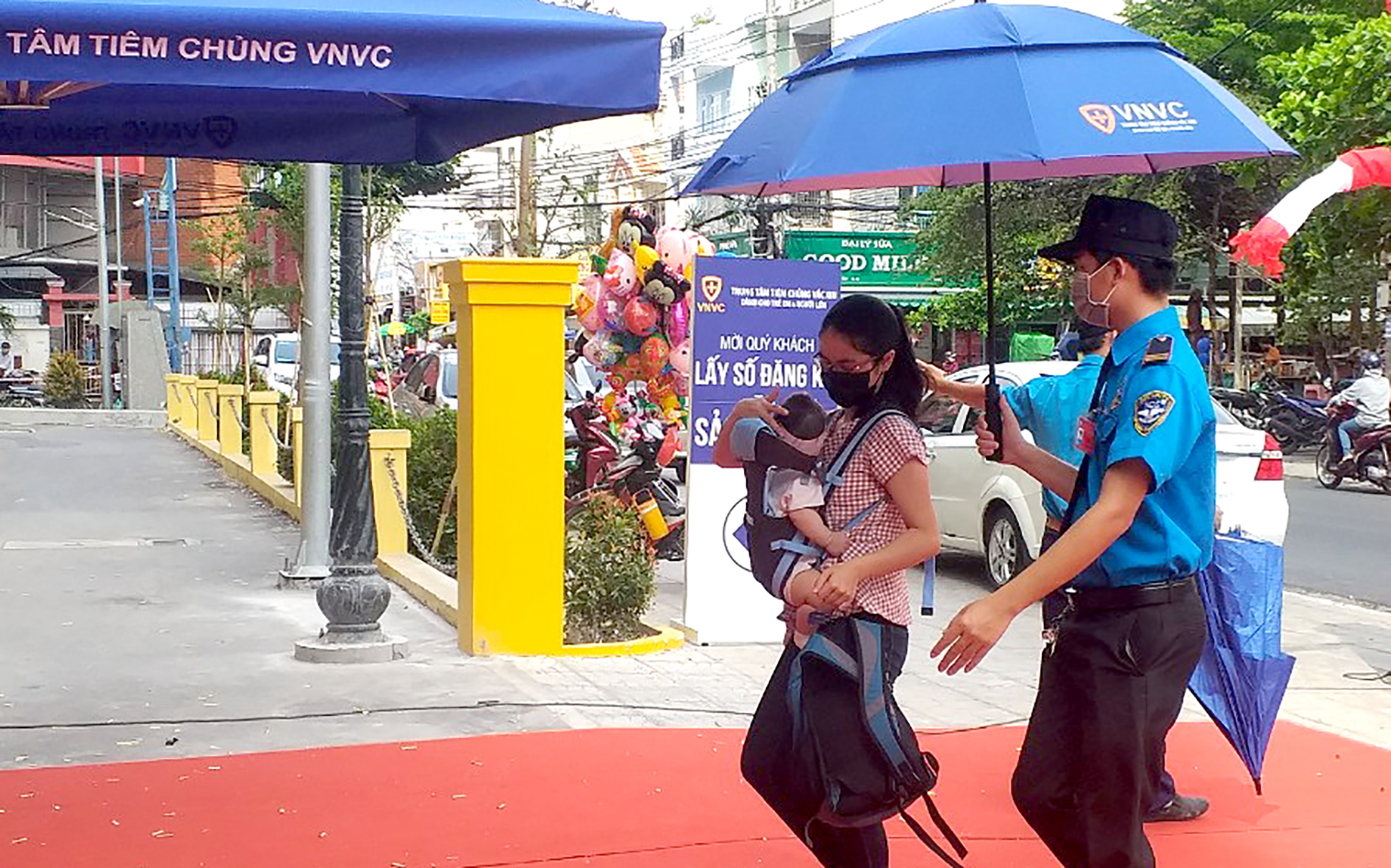 Bảo vệ chuyên nghiệp Ku casino trong giao tiếp với khách hàng