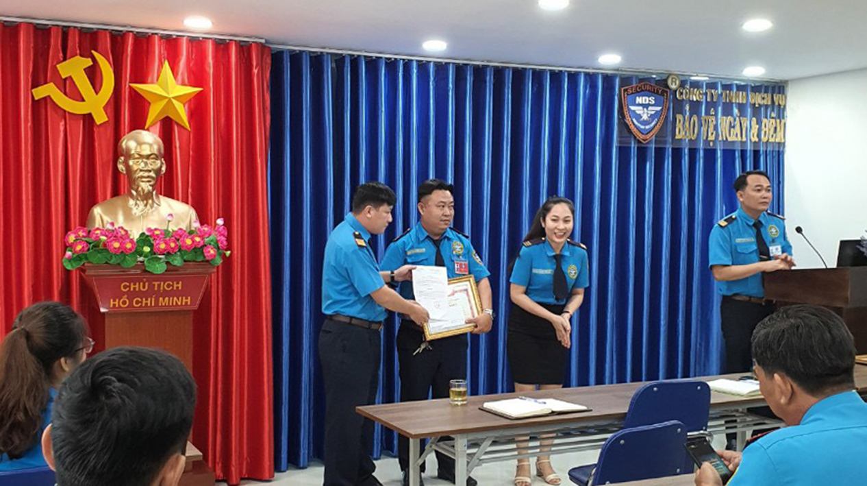 Công tác khen thưởng được tổ chức tại kỳ họp giao ban