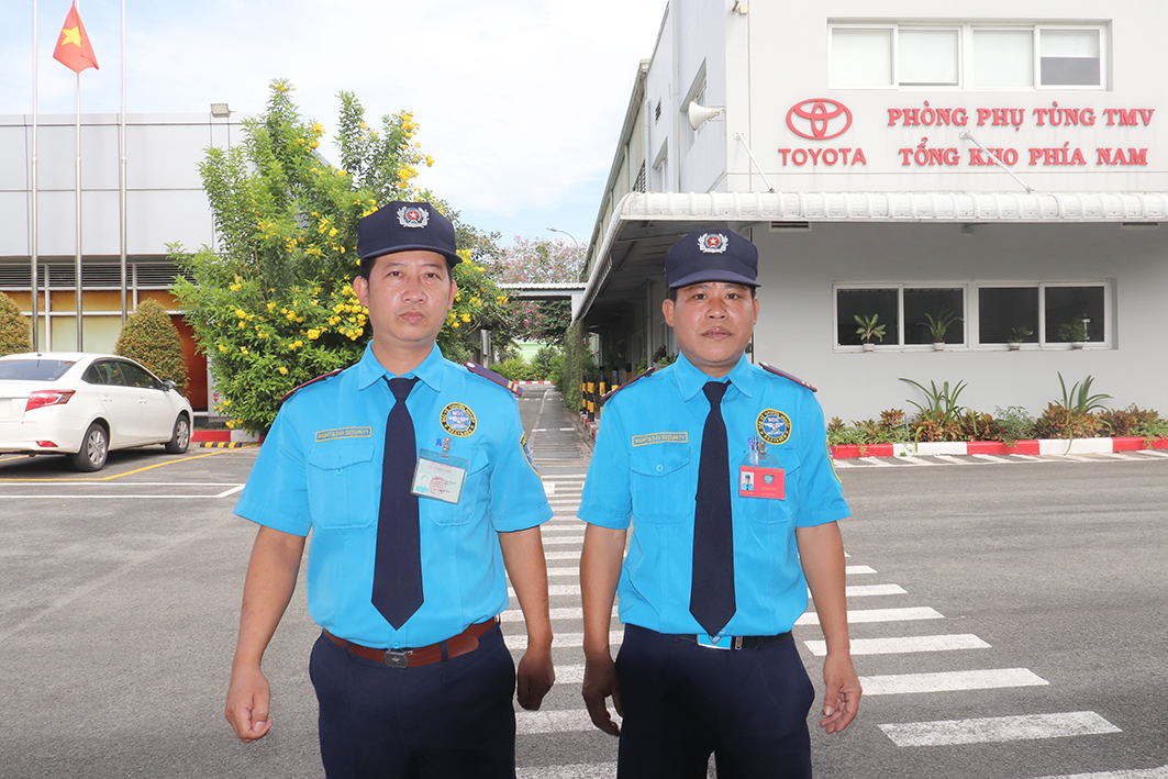 Cùng nhân viên đi kiểm tra mục tiêu