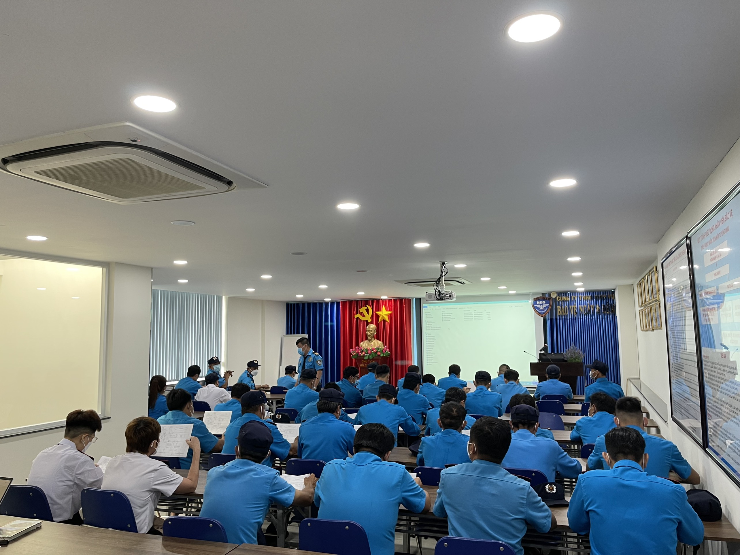 Huấn luyện nghiệp vụ bảo vệ bệnh viện tại Hội trường Công ty Kubet Ngày & Đêm