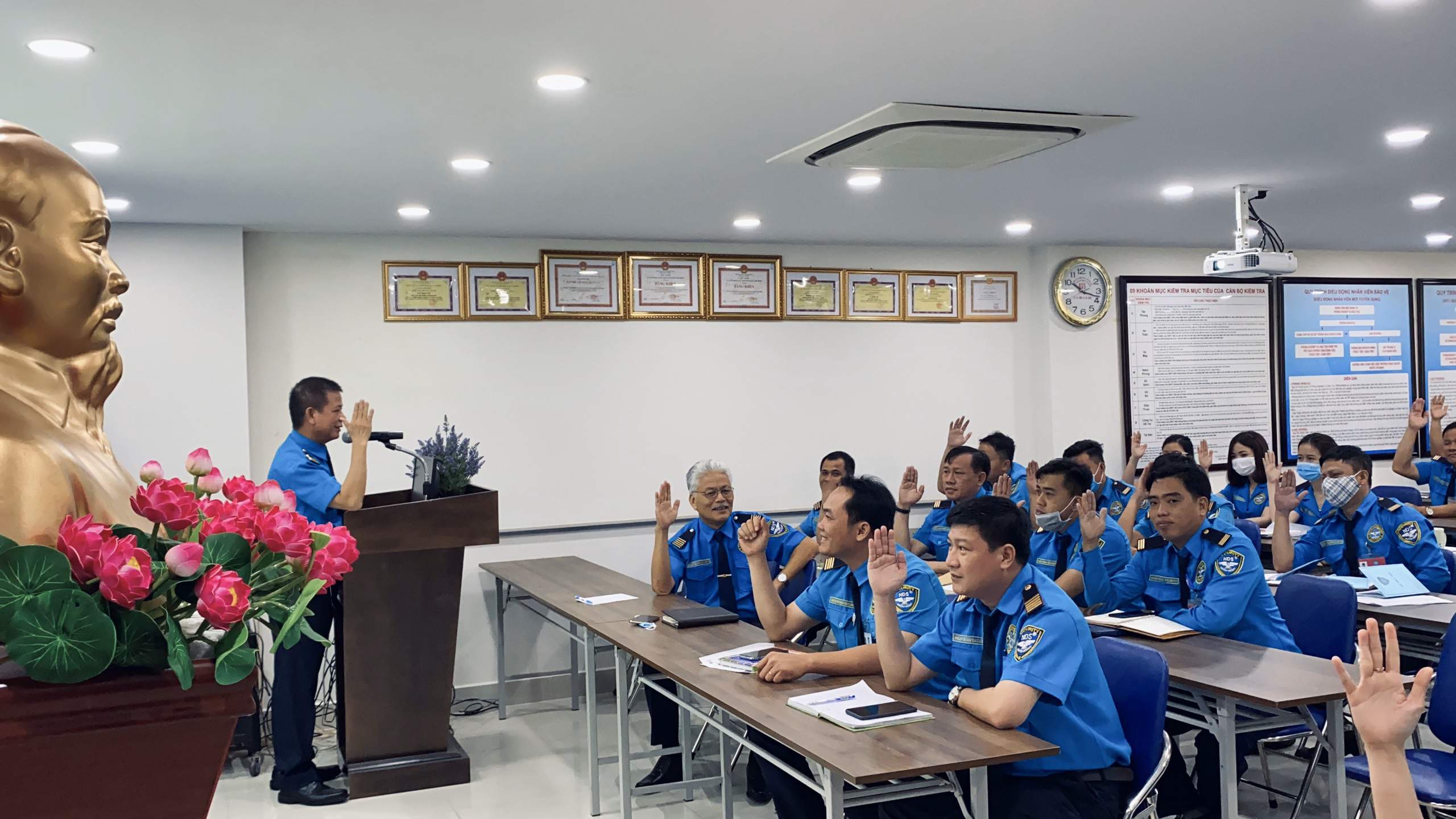 Công ty Bảo vệ Ku casino họp giao ban tháng 5/2020 - Ghi nhận ý kiến toàn thể nhân viên