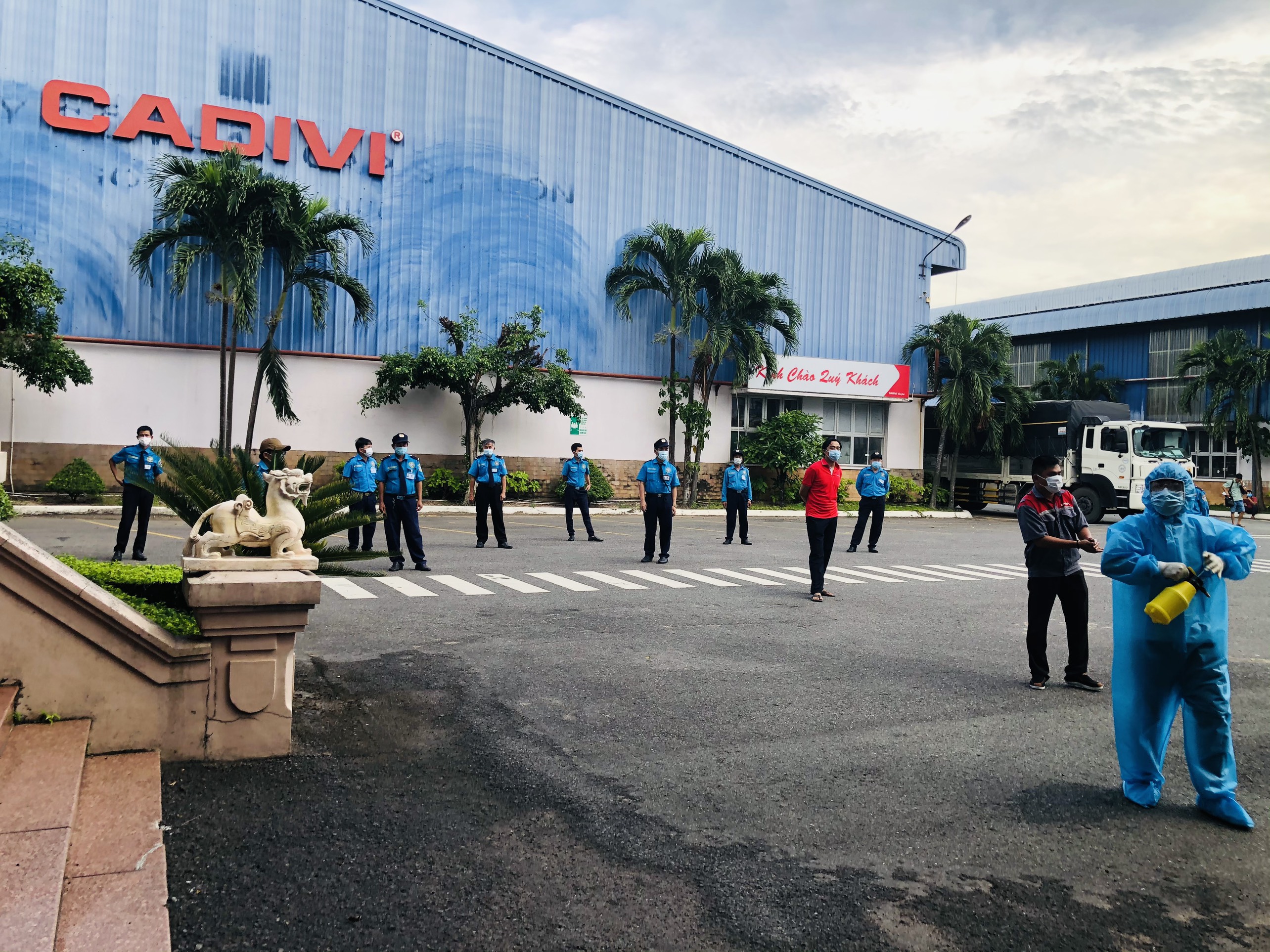 Night Day security guards are quickly tested for SARS-Cov-2 at the target