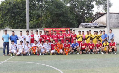 Các đội bóng Kubet Long An chụp hình lưu niệm