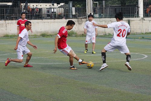 Pha vào bóng quyết liệt của đội bảo vệ Long An Ku casino