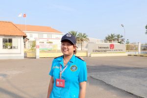 Đội trưởng bảo vệ Lê Thị Ngọc Yến (Đội PT01) tại mục tiêu bảo vệ Công ty InterSnack (KCN Phan Thiết, Bình Thuận)