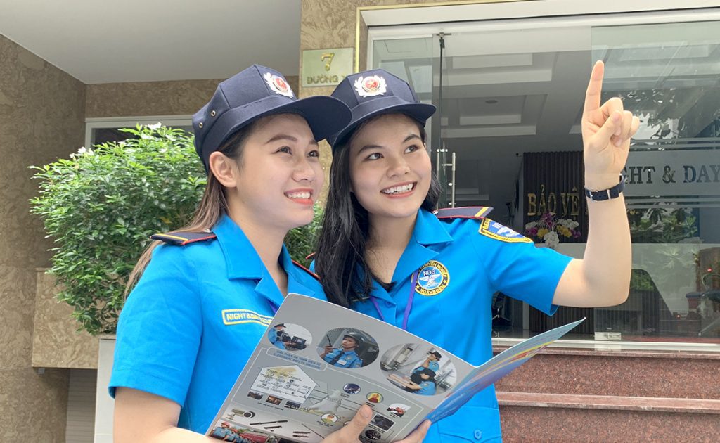 Nữ nhân viên Bảo vệ Ngày Đêm