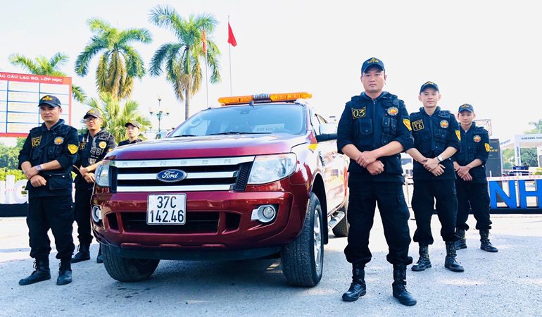 Đội ngũ nhân viên công ty bảo vệ Hoa Sen