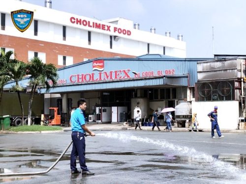 Nhân viên Bảo vệ Ngày & Đêm tác nghiệp tại công ty Cholimex