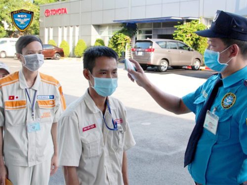 Nhân viên công ty Bảo vệ Ngày & Đêm tại tập đoàn Toyota