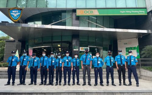 Nhân viên Công ty Bảo vệ Ngày & Đêm tại tòa nhà Dali