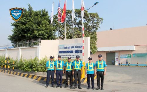 Công ty bảo vệ tại Huệ làm việc cho nhà máy công nghiệp lớn