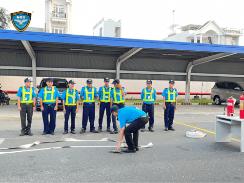 Nhân viên công ty Bảo vệ Ku casino luyện tập PCCC 