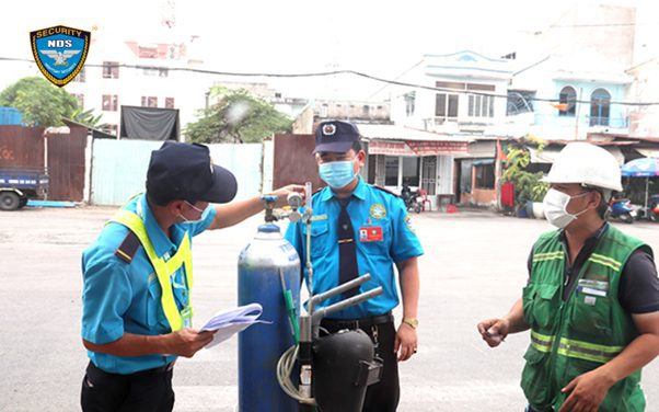 đội ngũ nhân viên bảo vệ văn phòng được đào tạo bài bản