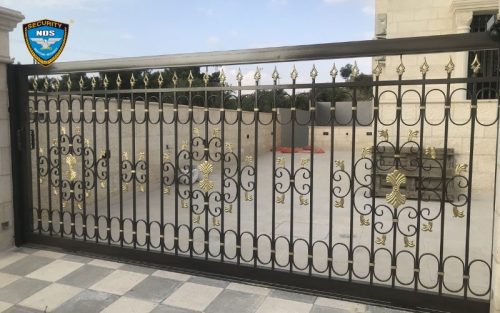 Luôn khóa cửa cẩn thận