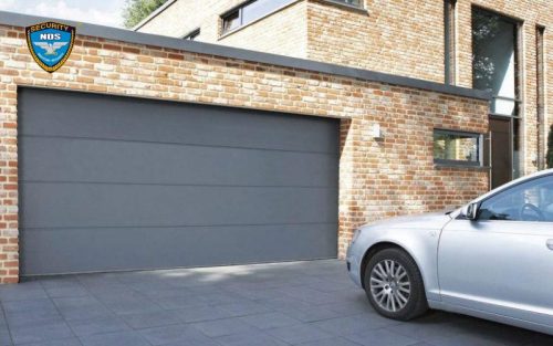 Luôn khóa cửa nhà xe cẩn thận