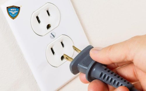 Nên rút phích cắm trước khi kiểm tra hoặc vệ sinh thiết bị điện