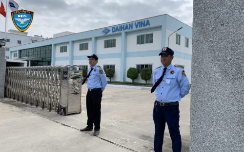 Nhiệm vụ bảo vệ tại cổng chính