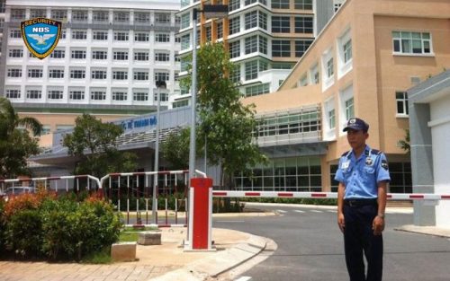 Phương án bảo vệ trường học cho nhân viên tại cổng phụ