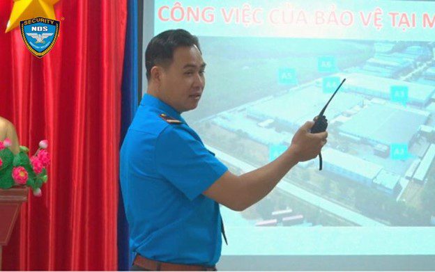 bộ đàm nhân viên Bảo Vệ Ngày & Đêm