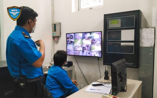 Theo dõi liên tục màn hình giám sát để nhanh chóng phát hiện sự cố