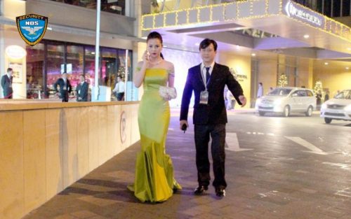 Vệ sĩ chuyên nghiệp Lê Thanh Hải tháp tùng Á Hậu Trà Giang