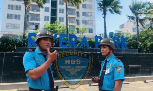 bảo vệ cổng chính chung cư