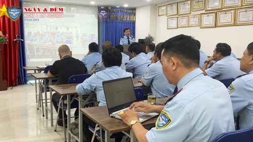 giao ban đầu năm