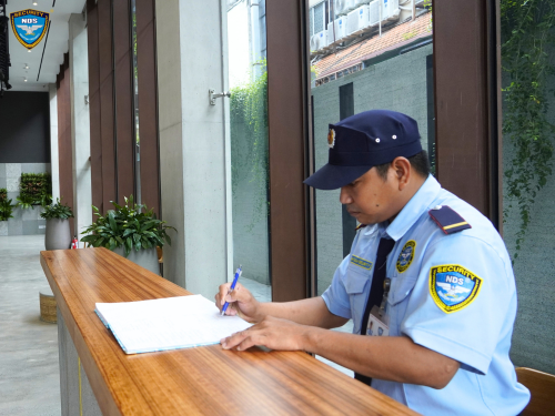 Bảo vệ sảnh tòa nhà