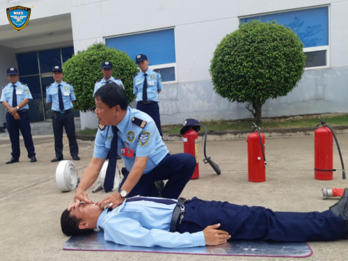 Nhân viên được huấn luyện cách phòng cháy chữa cháy