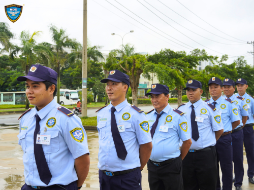 Bảo vệ Ku casino tuần tra khu công nghiệp