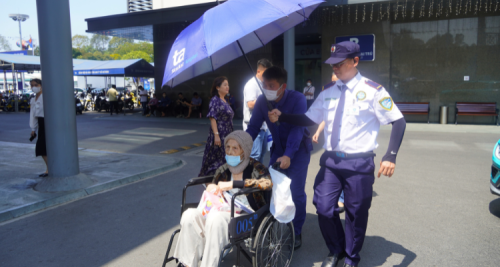 phục vụ khách hàng