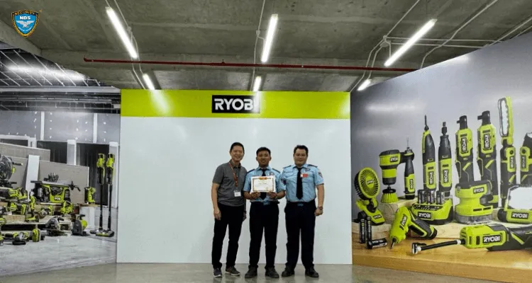 đội ngũ bảo vệ dập tắt đám cháy