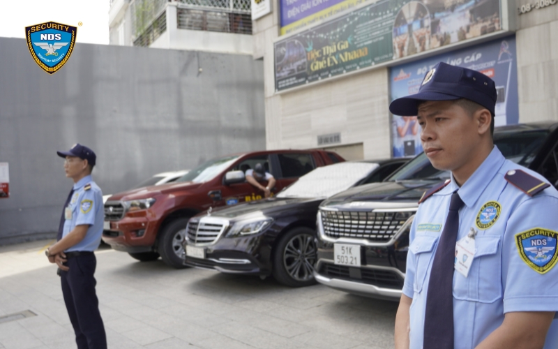 Nhiệm vụ sắp xếp xe và đảm bảo an toàn cho khách