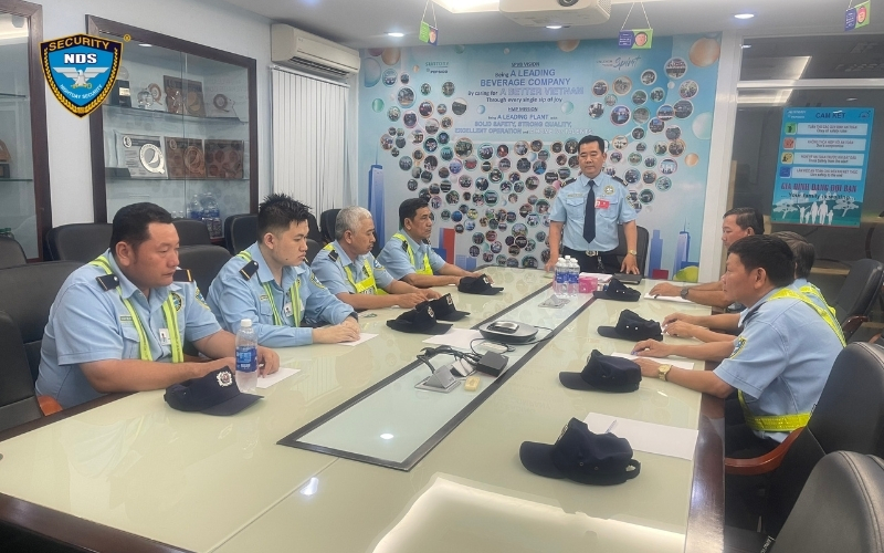 Chỉ huy trưởng đóng vai trò quan trọng trong việc lên lịch, đánh giá và quản lý nhân sự